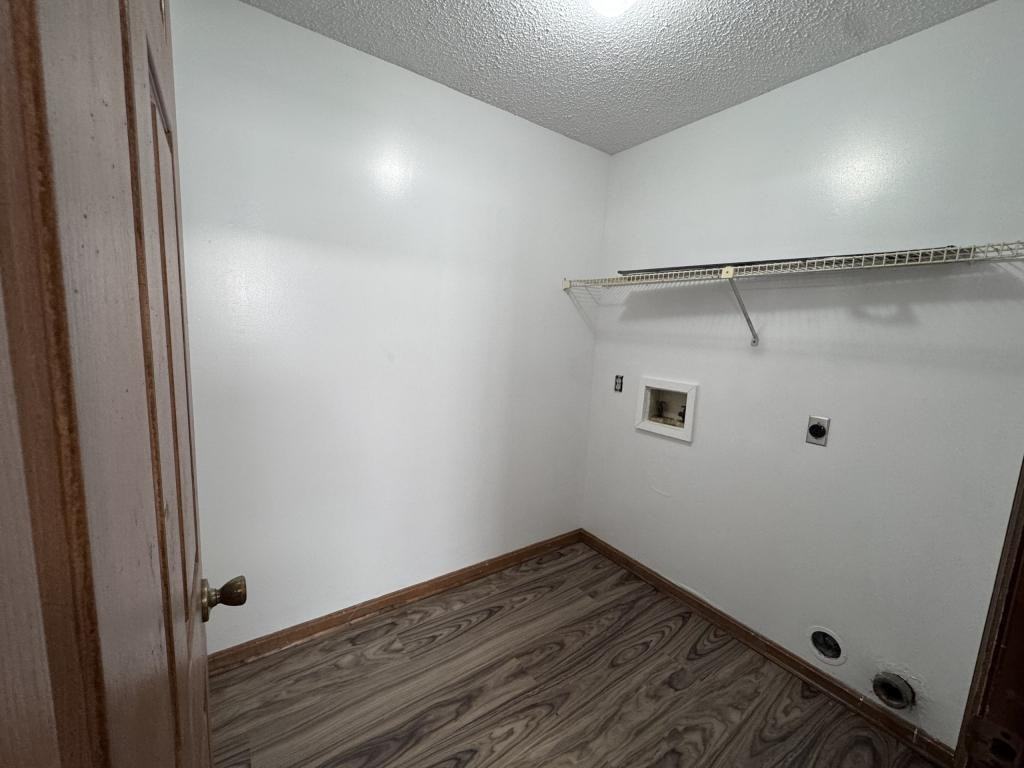 111 Rainbow Ave - Photo 7 of 17