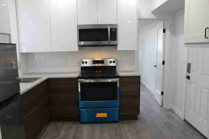 590 Main Street East #1A - Photo 3 of 15