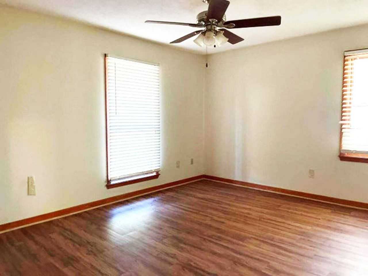 Clinton Cir - Photo 6 of 6