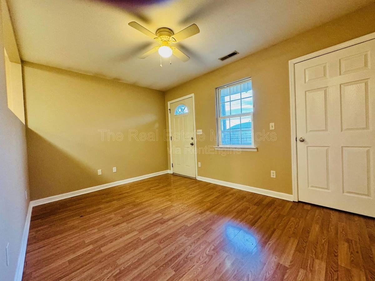 4619 Kirkland Ave - Photo 3 of 10