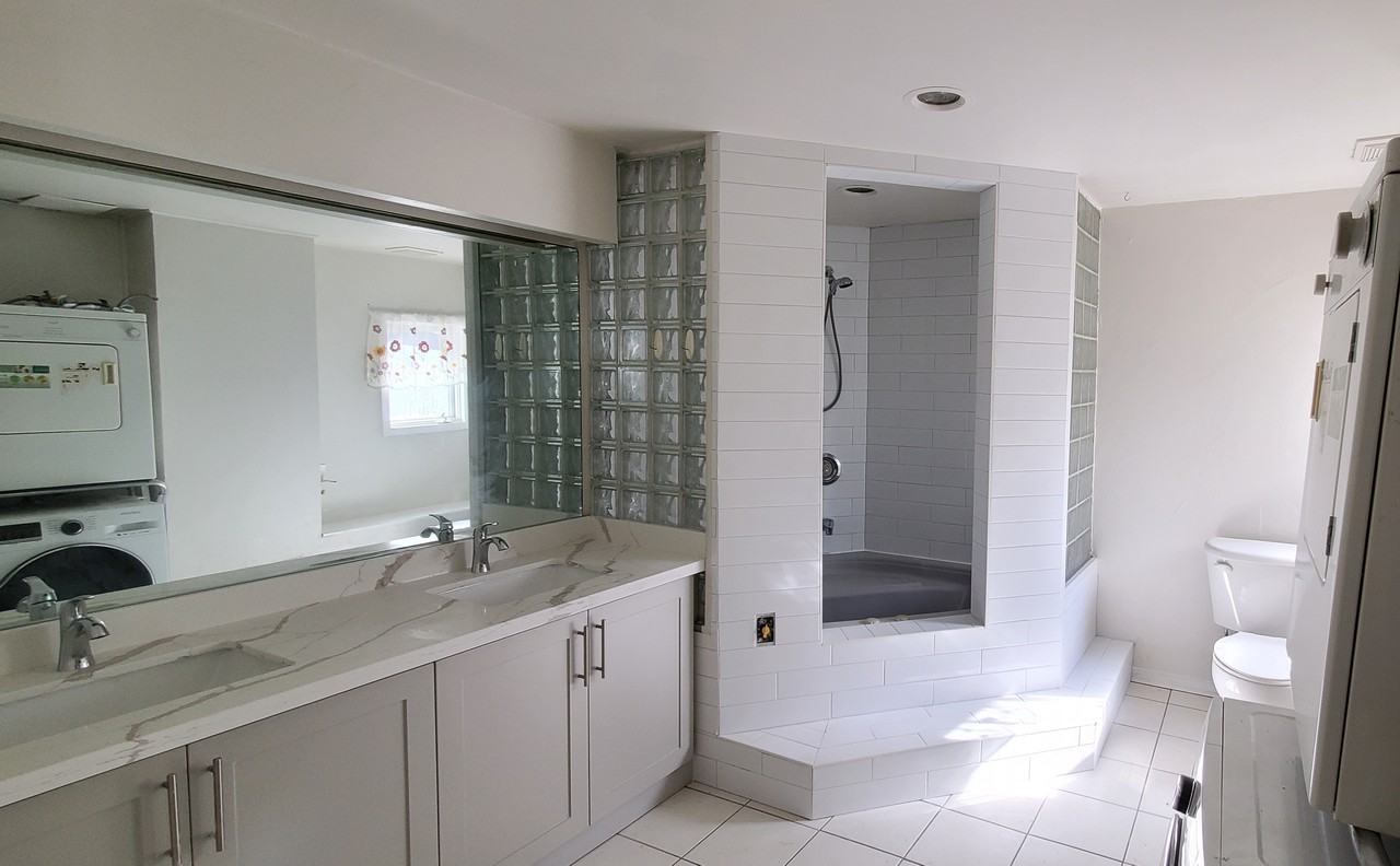 Queen St E & Kenilworth Ave #A - Photo 7 of 26