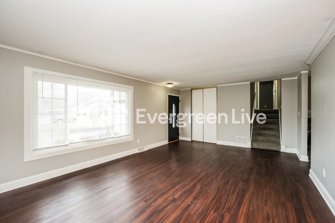 20567 Hemlock Cir - Photo 3 of 15