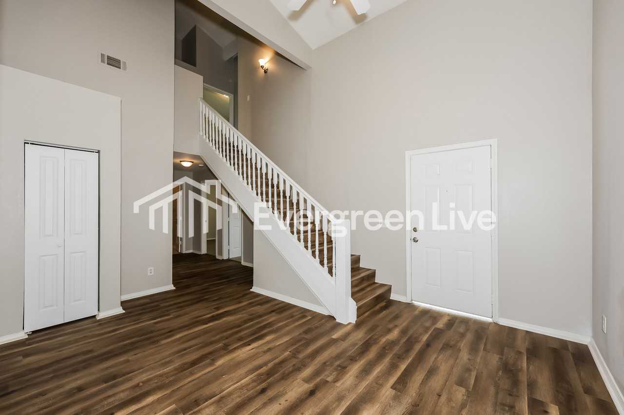 226 Cliff Heights Cir - Photo 3 of 15