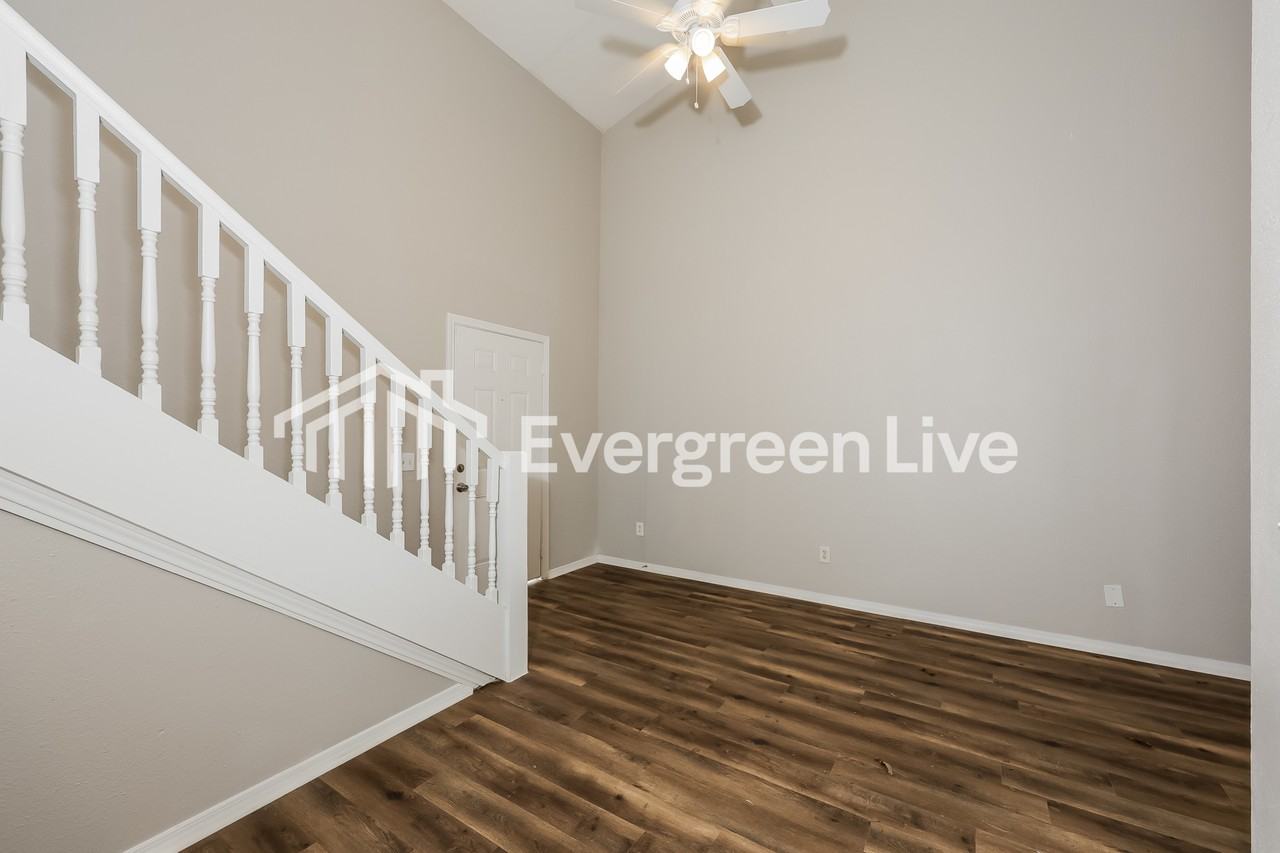 226 Cliff Heights Cir - Photo 4 of 15