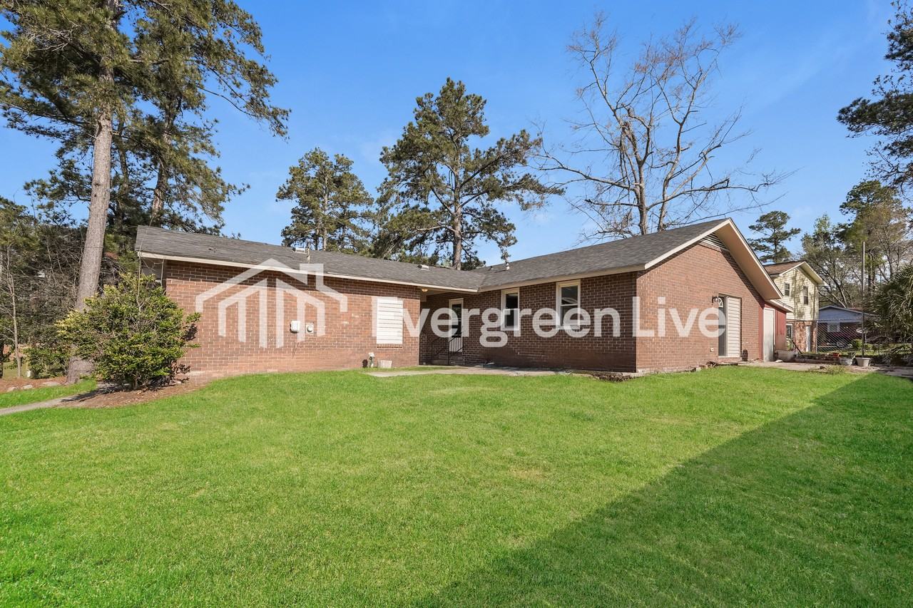 2211 Buckingham Dr - Photo 3 of 15