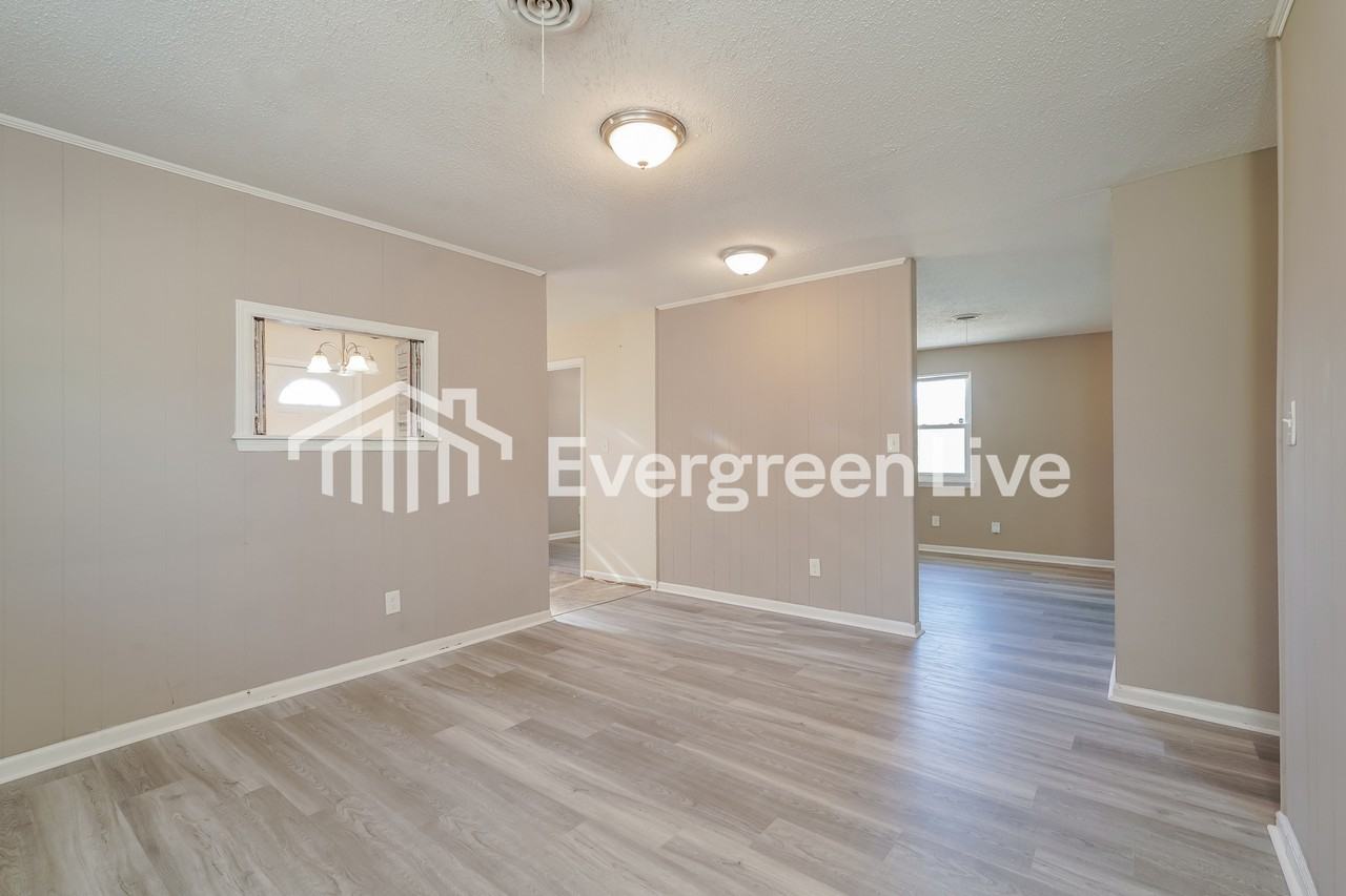 2211 Buckingham Dr - Photo 5 of 15