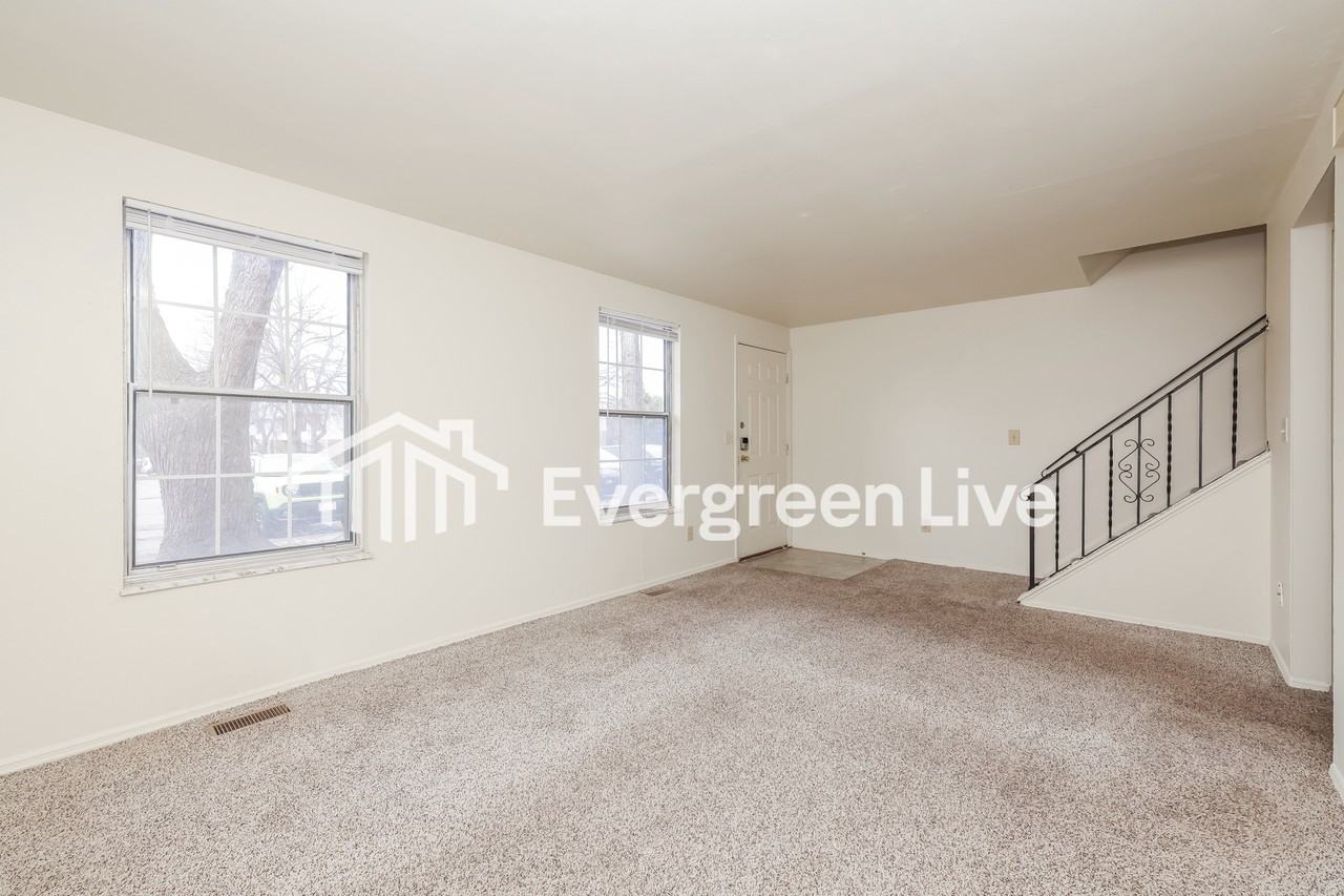 8062 Mount Everest St - Photo 4 of 15