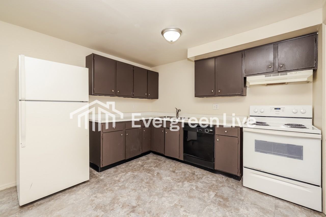 8062 Mount Everest St - Photo 5 of 15