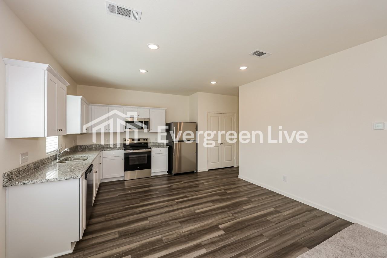 5938 Sahara Dr - Photo 4 of 15