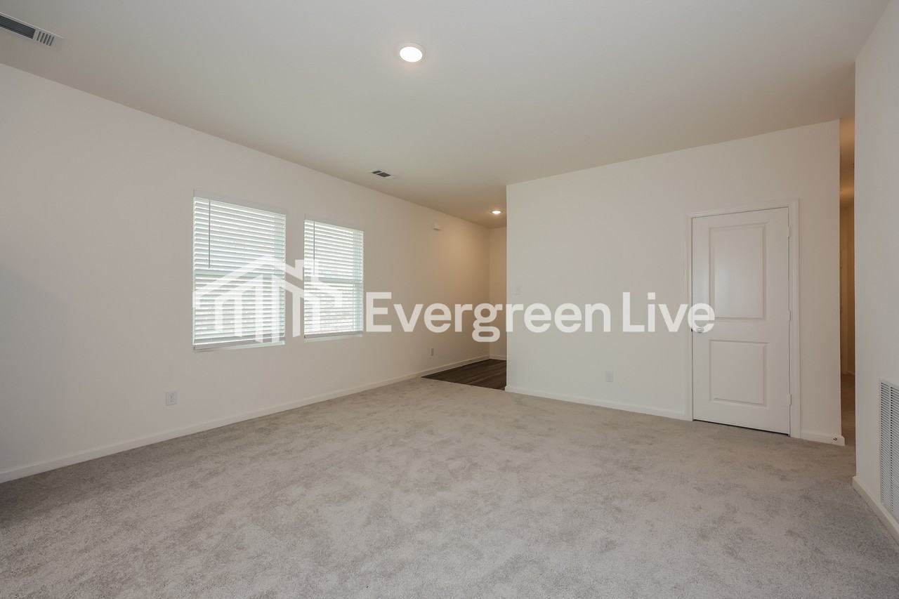 6069 Mojave Dr - Photo 4 of 15