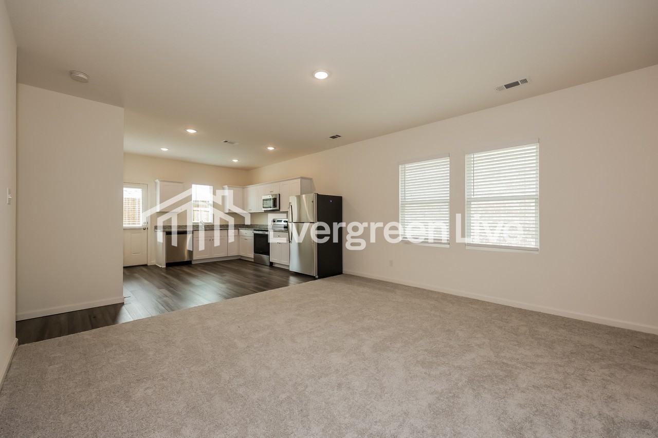 6069 Mojave Dr - Photo 5 of 15