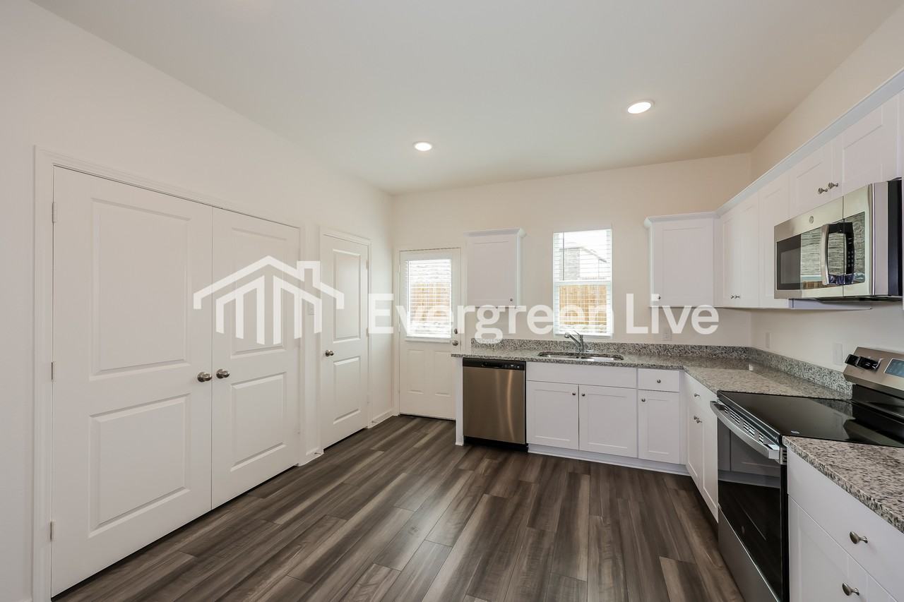 6069 Mojave Dr - Photo 7 of 15