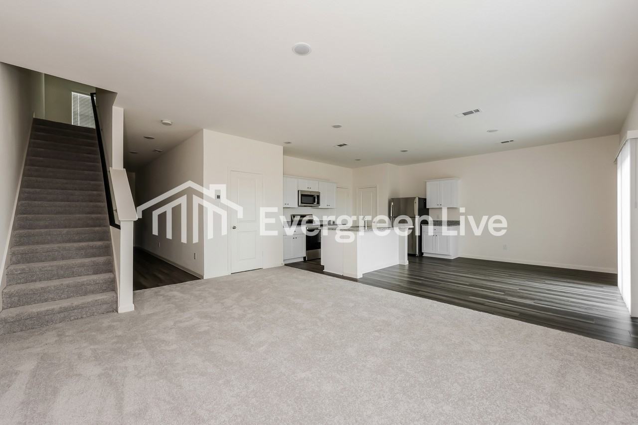 6060 Mojave Dr - Photo 2 of 15