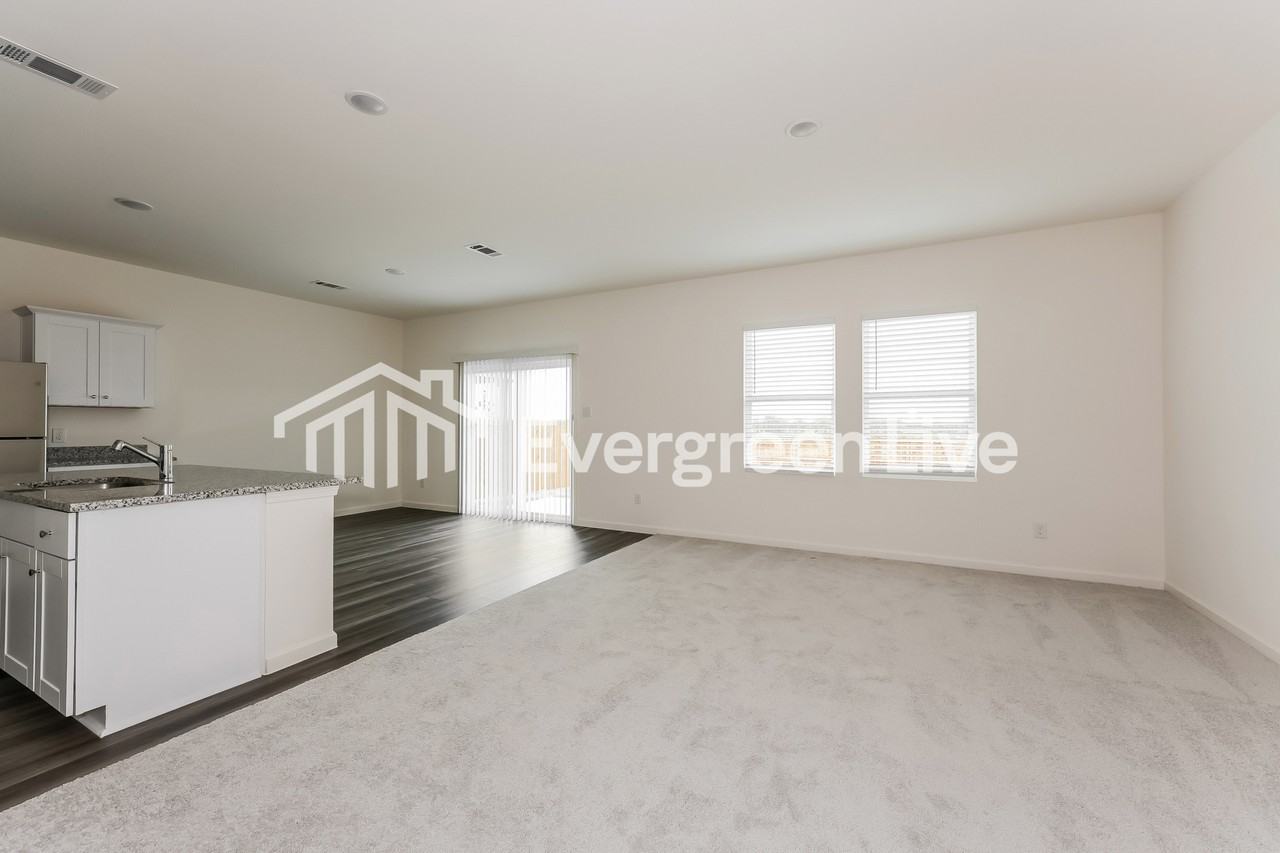 6060 Mojave Dr - Photo 3 of 15