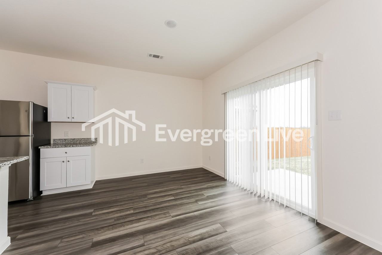 6060 Mojave Dr - Photo 4 of 15