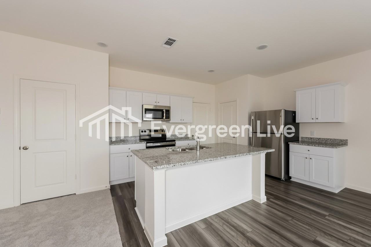 6060 Mojave Dr - Photo 5 of 15