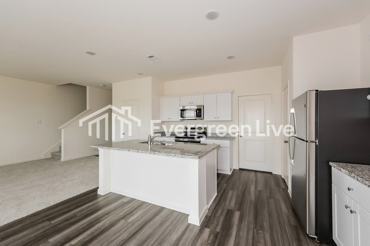 6060 Mojave Dr - Photo 6 of 15