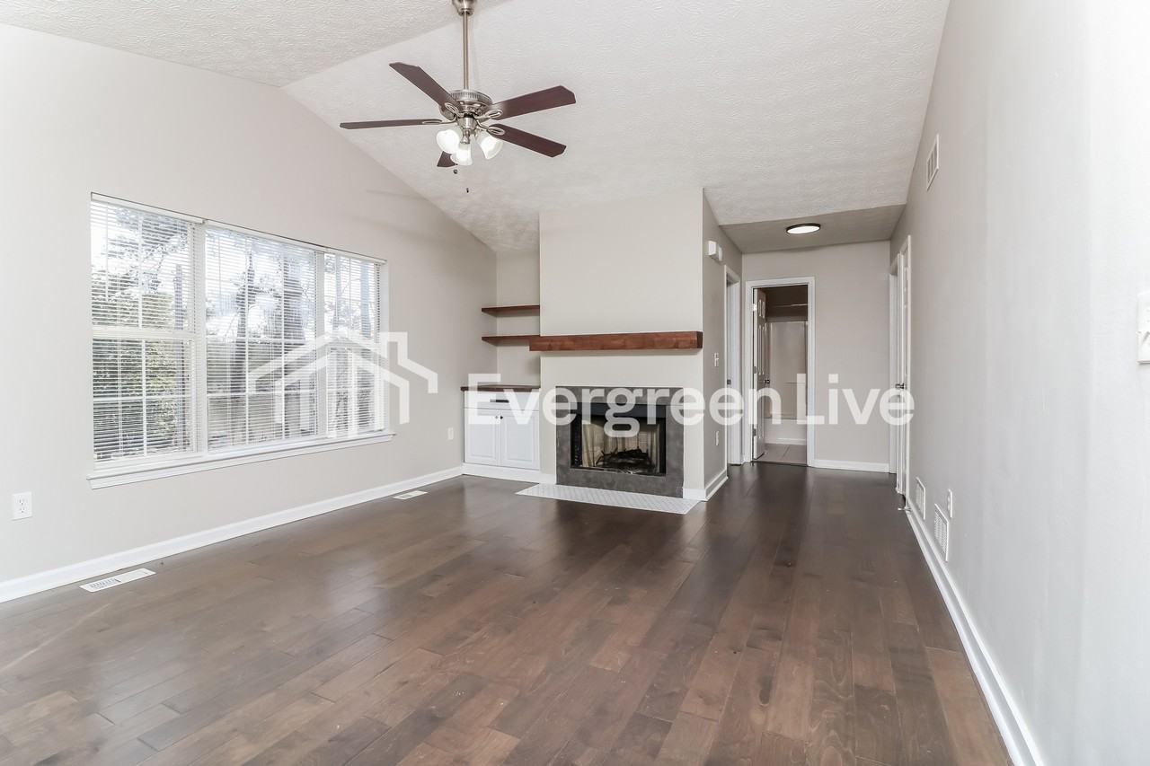 5303 Greenway Dr - Photo 2 of 10