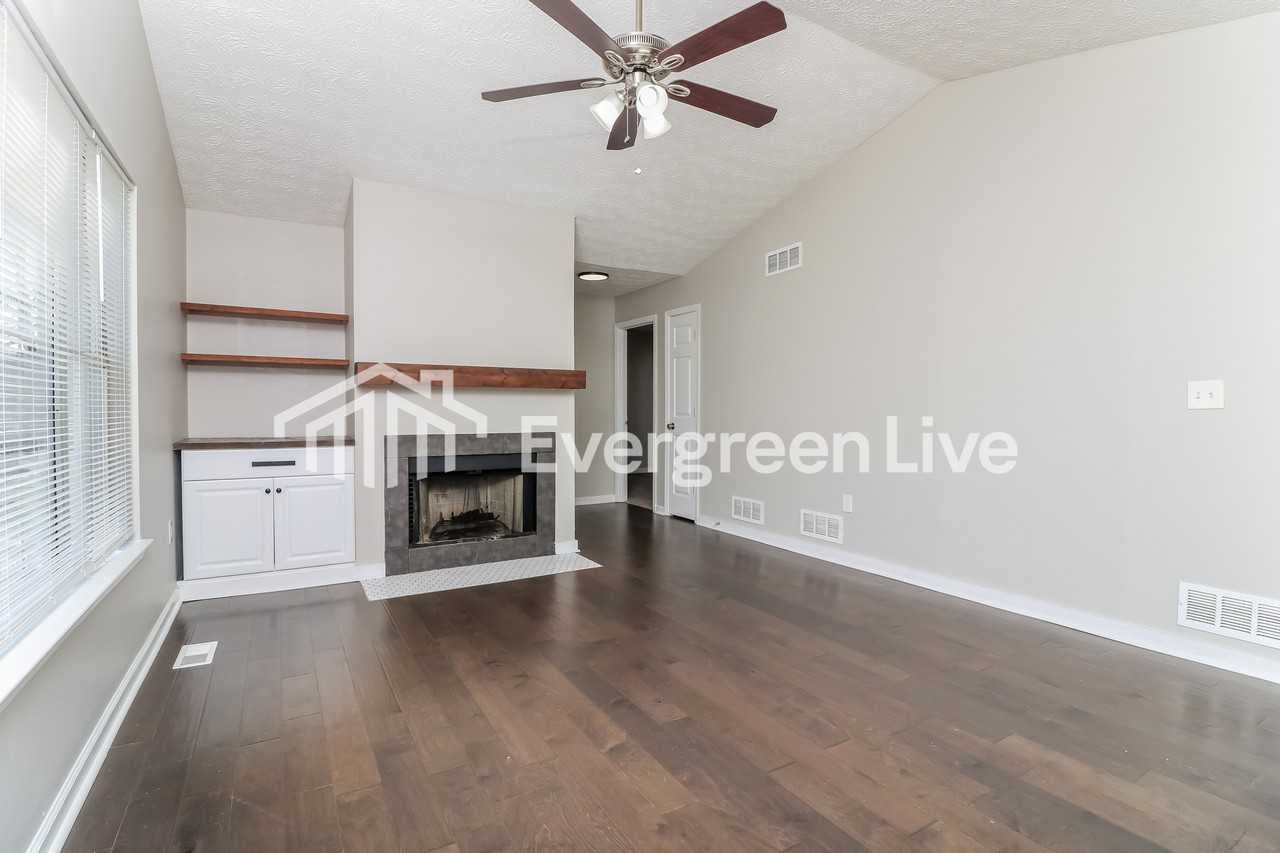 5303 Greenway Dr - Photo 3 of 10
