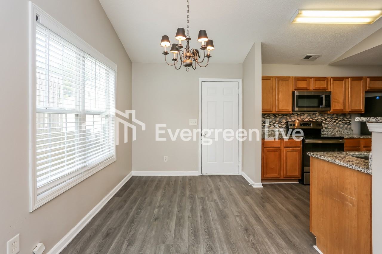 58 Rosemont Ct - Photo 3 of 10