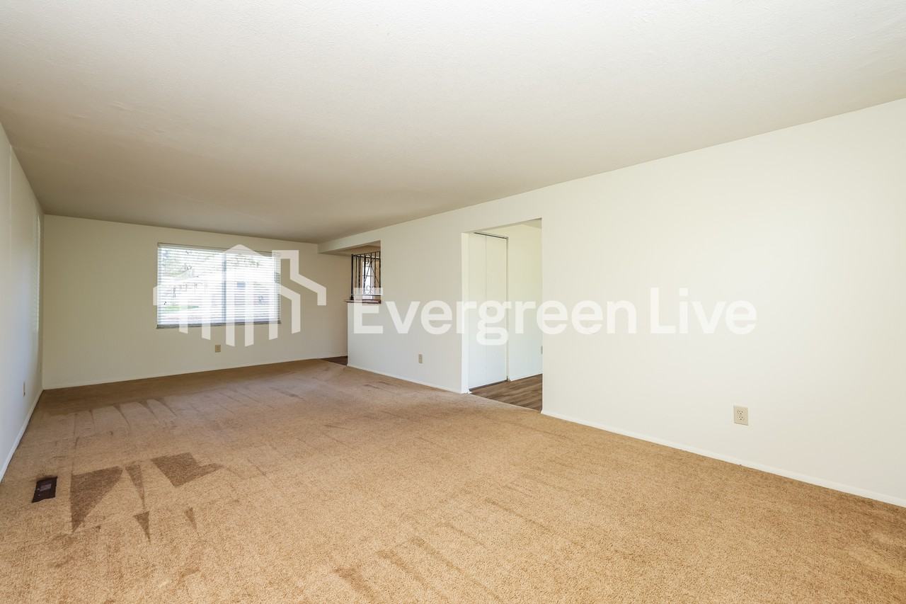 7023 Montague Rd - Photo 4 of 15