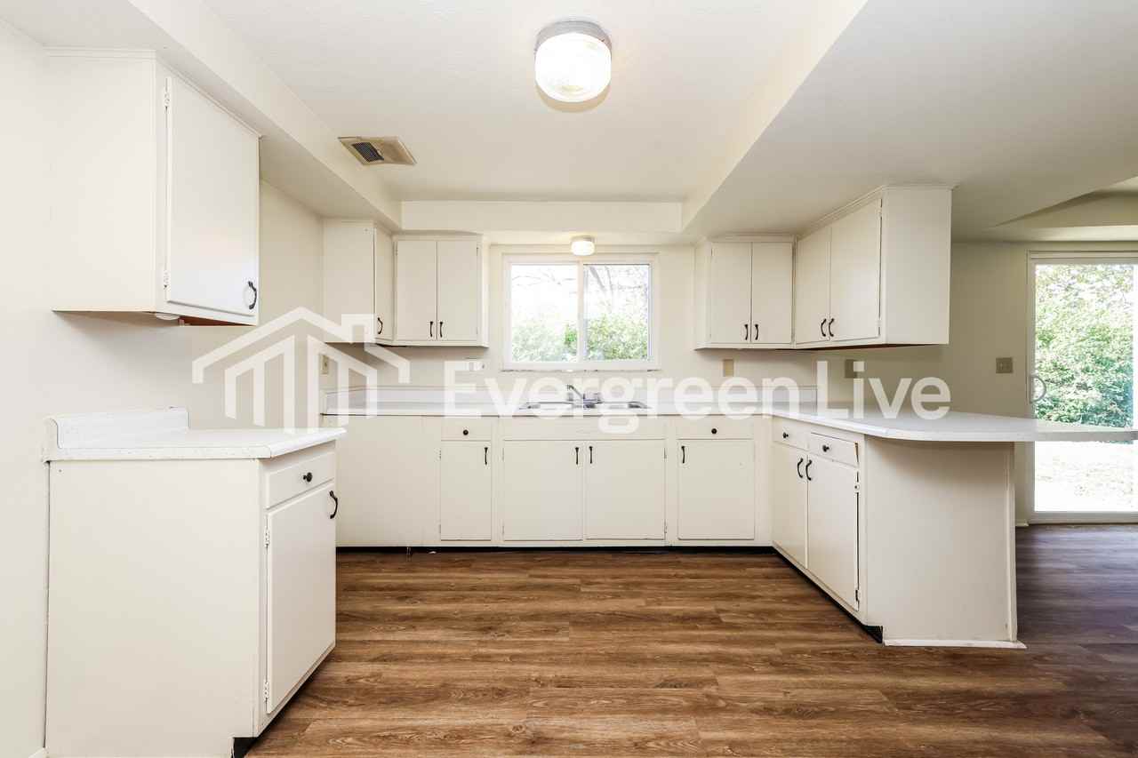 7023 Montague Rd - Photo 6 of 15