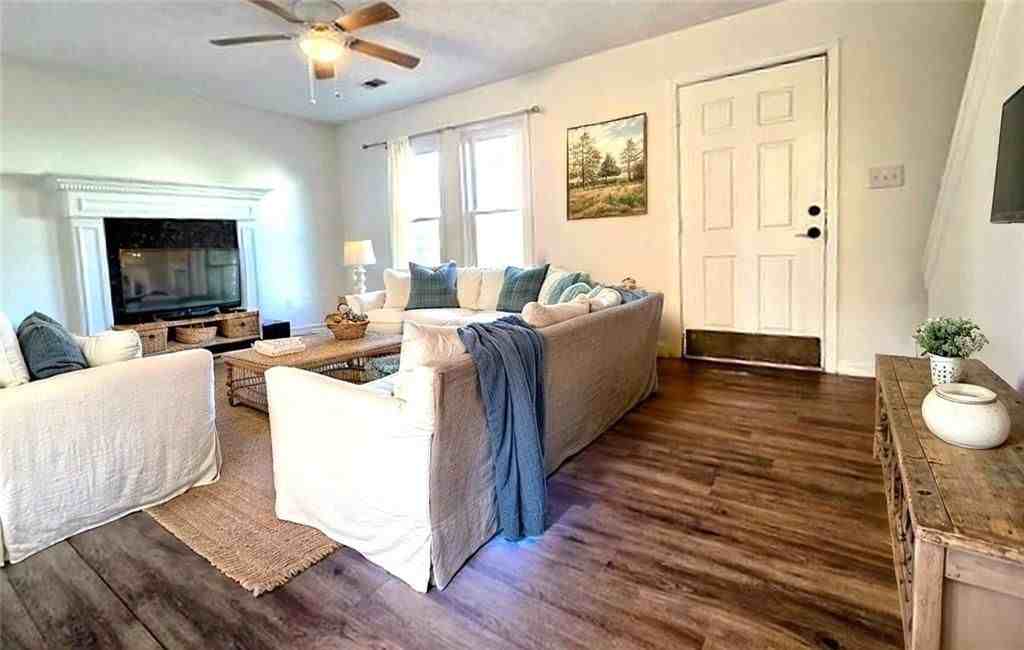 115 Woodberry Ct - Photo 2 of 21