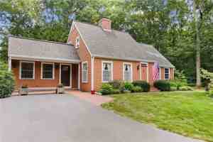 featured image of 6 Mary Ann Dr