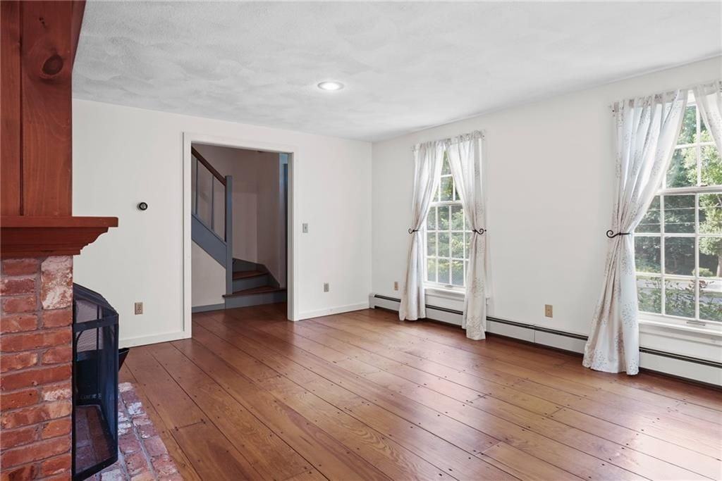 6 Mary Ann Dr - Photo 4 of 28