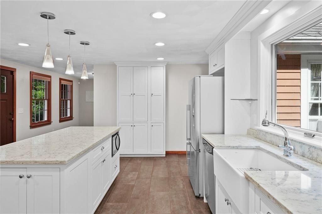 6 Mary Ann Dr - Photo 7 of 28