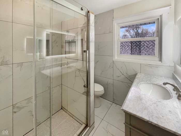 4055 N Grand Ave - Photo 4 of 15