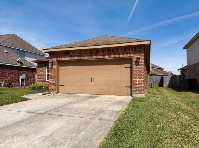 1038 Cash St - Photo 2 of 21