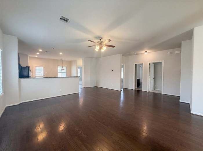 1038 Cash St - Photo 6 of 21