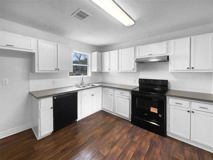 5109 Wilmington St - Photo 4 of 14