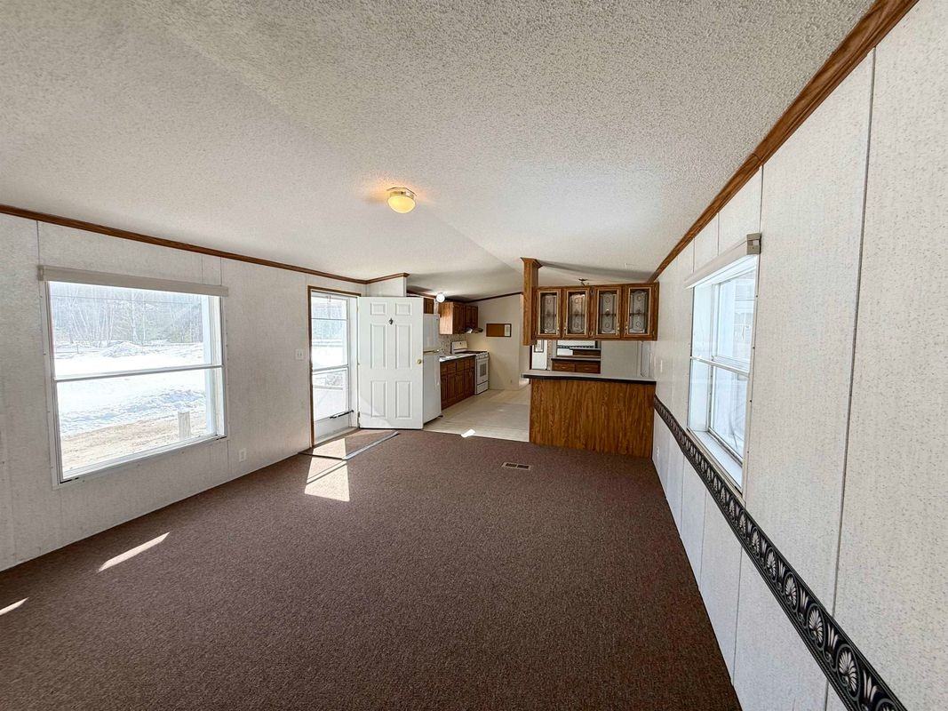 531 Daniel Webster Hwy - Photo 5 of 27