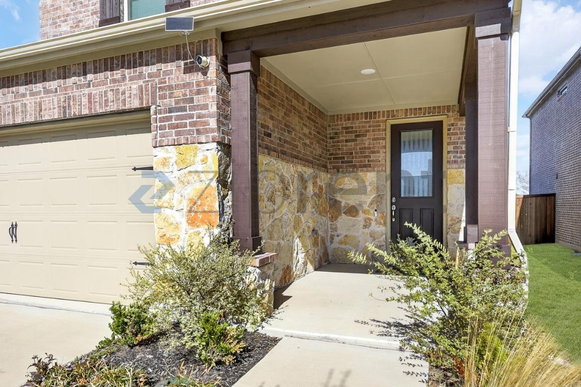 4517 Waterglass St - Photo 4 of 31