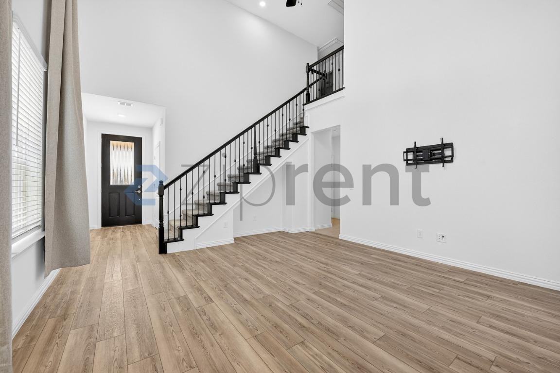 4517 Waterglass St - Photo 7 of 31