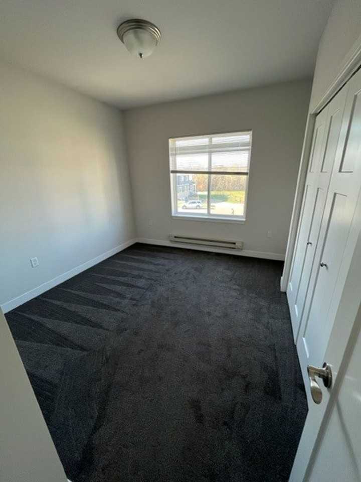 Cottage Grove Commons: 1400 N Windsor - Photo 6 of 36