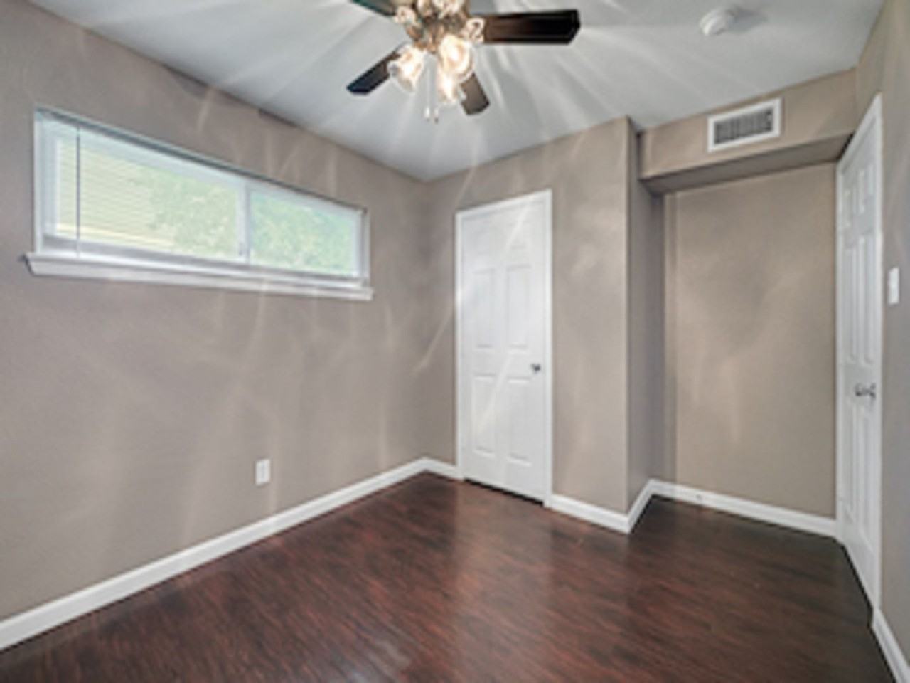 3031 Sumpter St - Photo 4 of 38