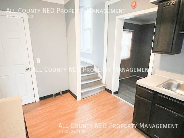 835 Nela View Rd - Photo 3 of 21