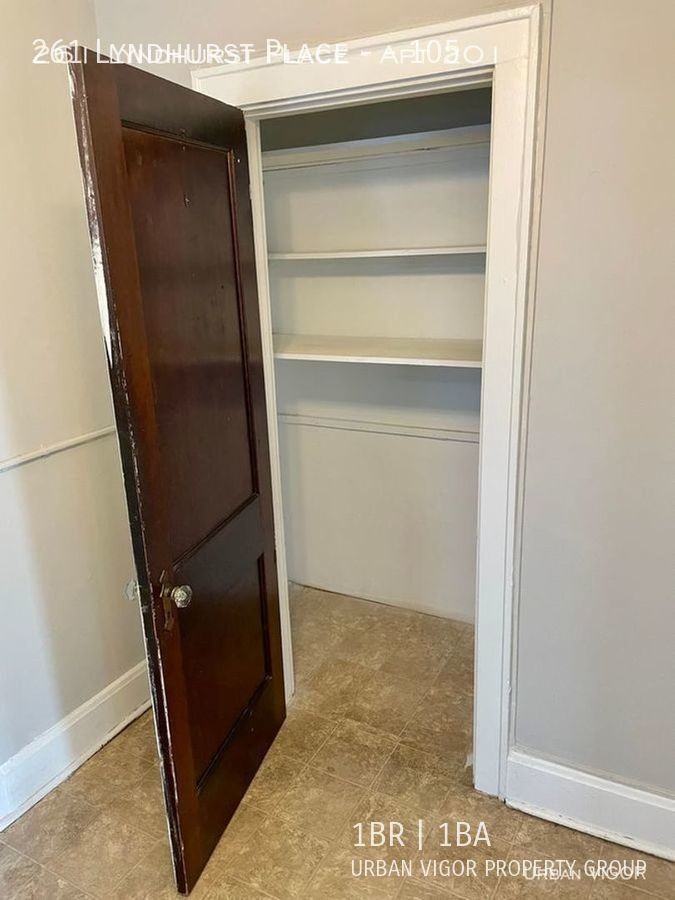 261 Lyndhurst Pl #105 - Photo 7 of 18