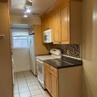 featured image of 172 Newton St #6
