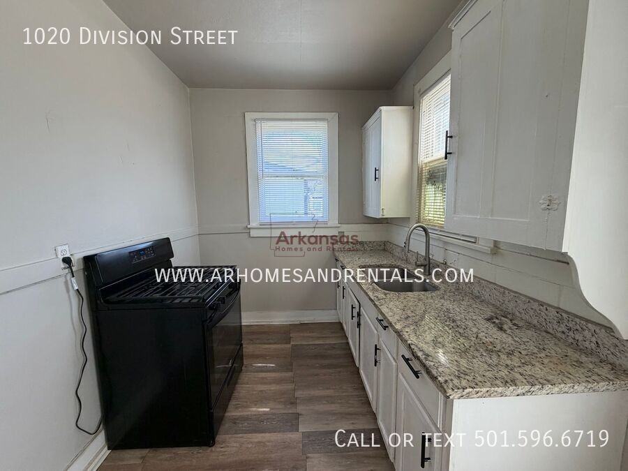 1020 Division St - Photo 4 of 14