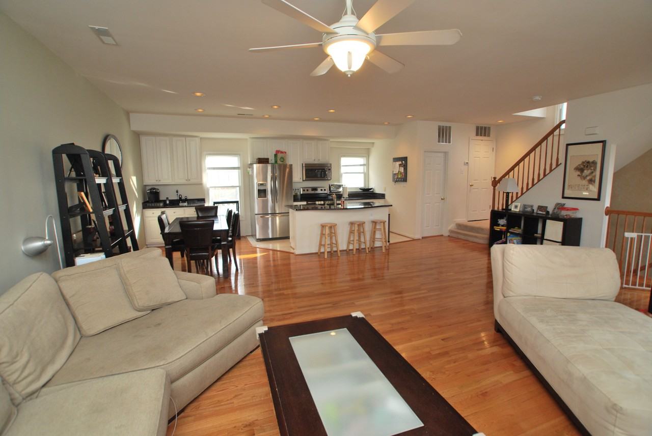 686 Heathwalk Mews - Photo 2 of 9