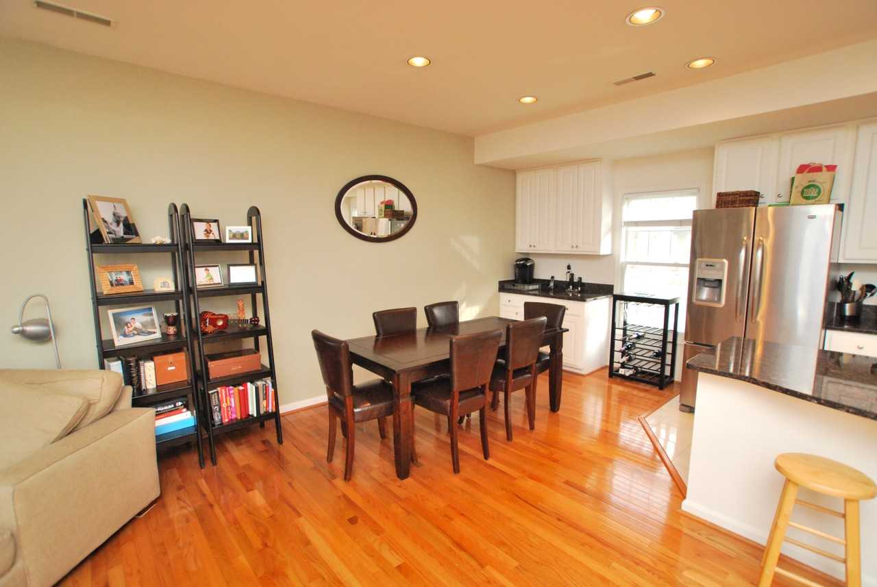 686 Heathwalk Mews - Photo 5 of 9