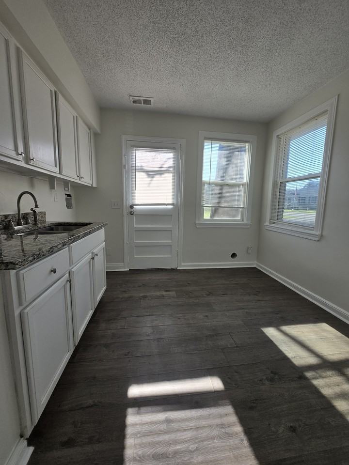 617 Lexington Ave #C - Photo 6 of 13