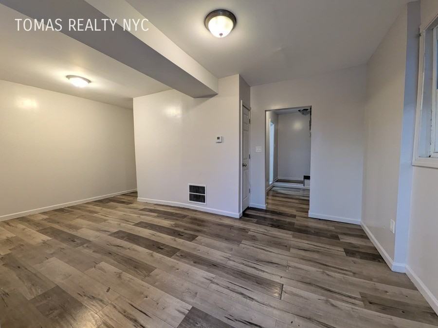 28 Vineyard Ave - Photo 2 of 9