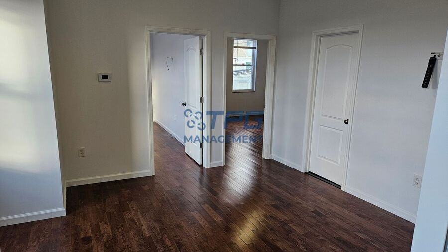 575 55th St #2F - Photo 2 of 10