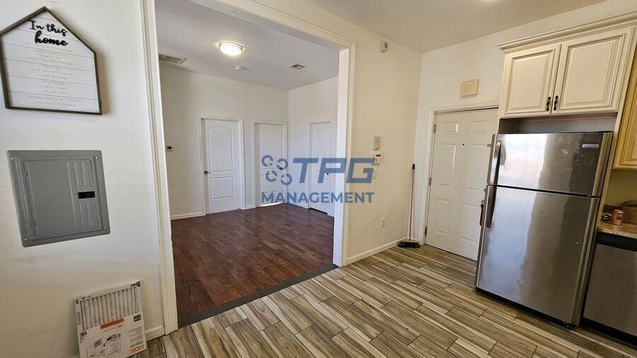 575 55th St #2F - Photo 5 of 10