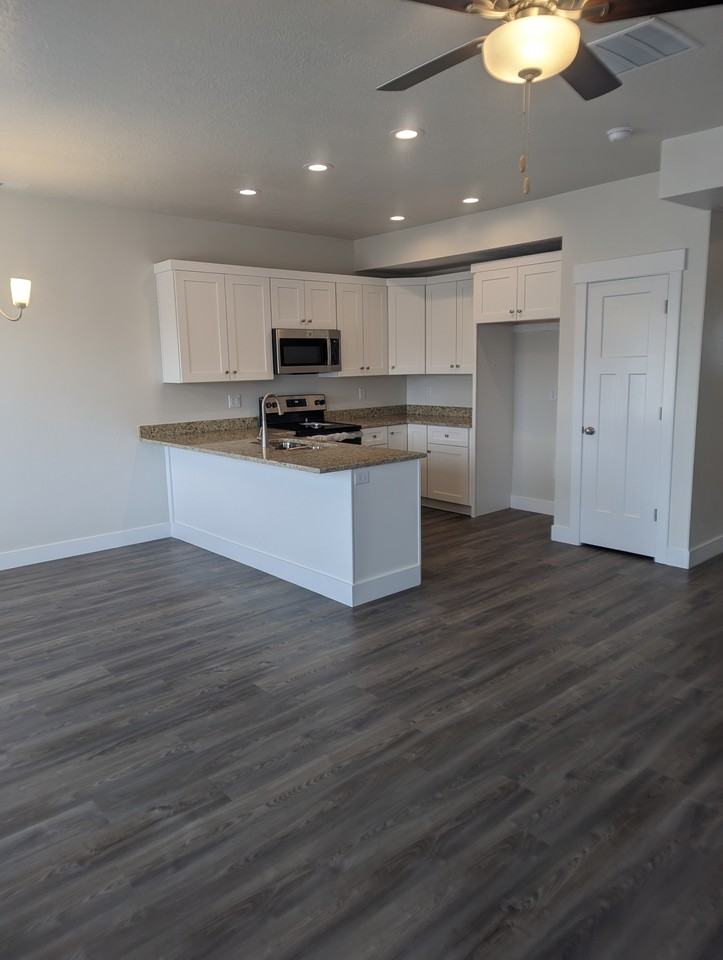 96 W 425 N - Photo 4 of 8